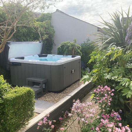 Llanfair Caereinion Bryntirion Farmhouse Apartment With Hot Tub מראה חיצוני תמונה
