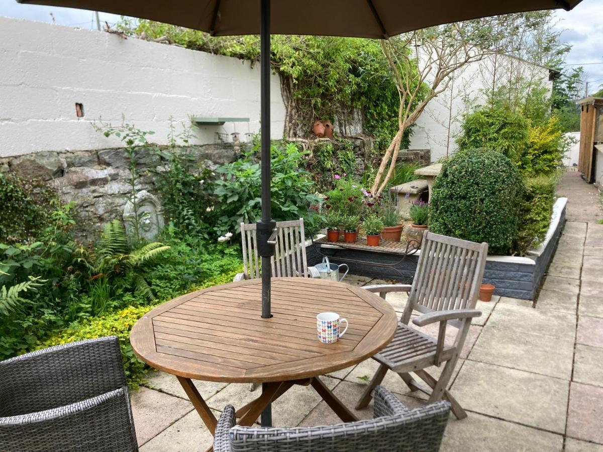 Llanfair Caereinion Bryntirion Farmhouse Apartment With Hot Tub מראה חיצוני תמונה