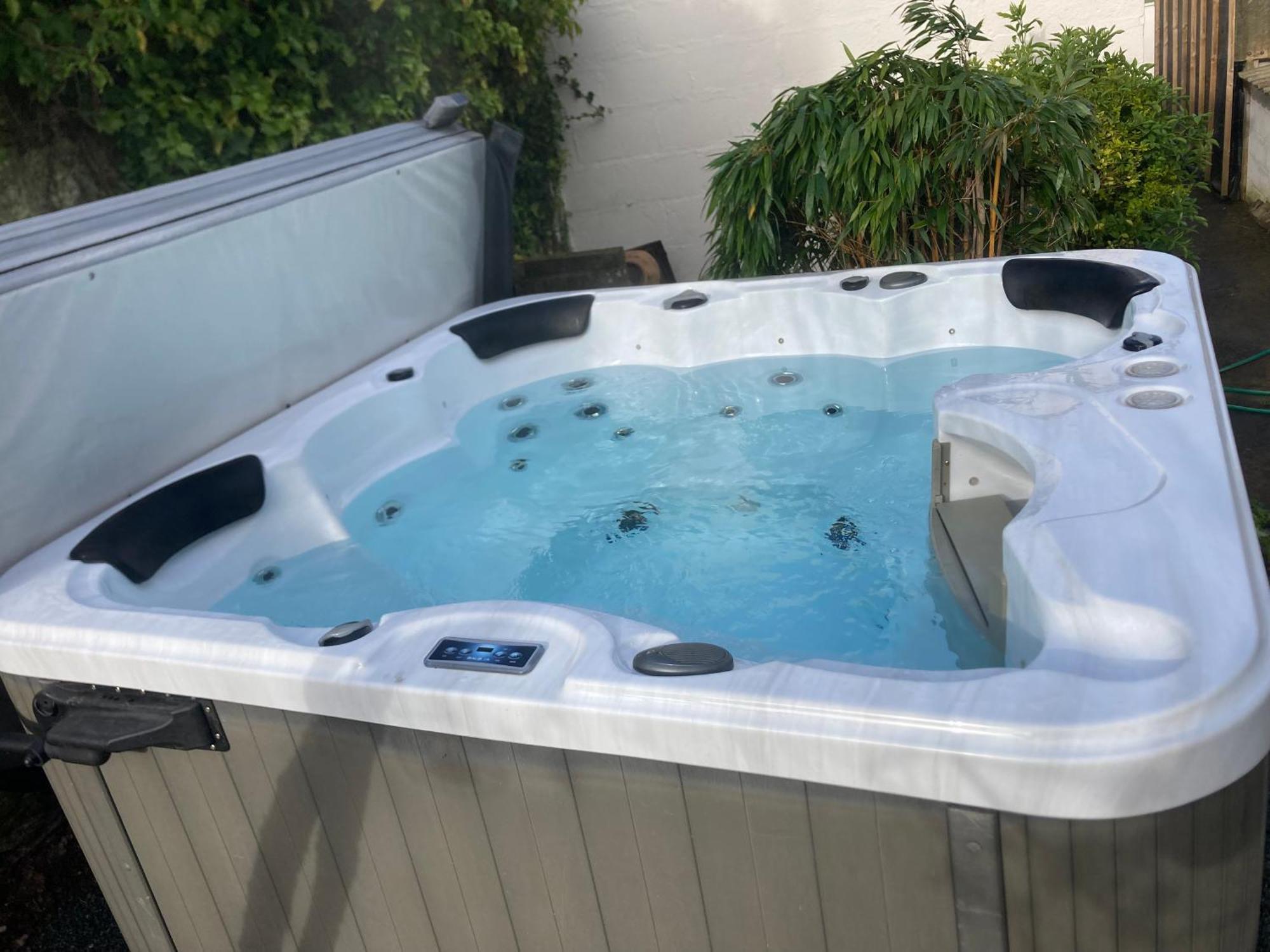 Llanfair Caereinion Bryntirion Farmhouse Apartment With Hot Tub מראה חיצוני תמונה